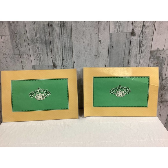 2 Vintage 1980s Cabbage Patch Kids Dolls Collection Laminated Plastic Place Mats - Picture 2 of 3